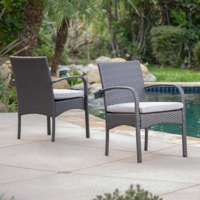 Ensemble de 2 chaises en osier en rotin résistant aux rayons UV avec coussins amovibles résistants à l'eau pour un confort et un style extérieurs