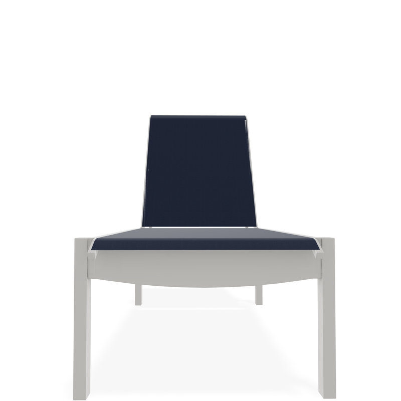 Chaise longue sans accoudoirs empilable en polymère avec accoudoirs Leeward, Neige, Bleu marine 13D Sunbrella®