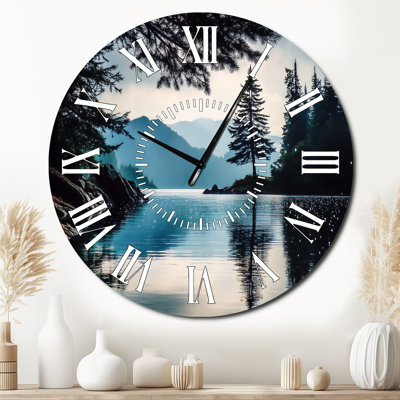 Horloge murale en métal au paysage, représentant le calme matinal du lac à Vancouver
