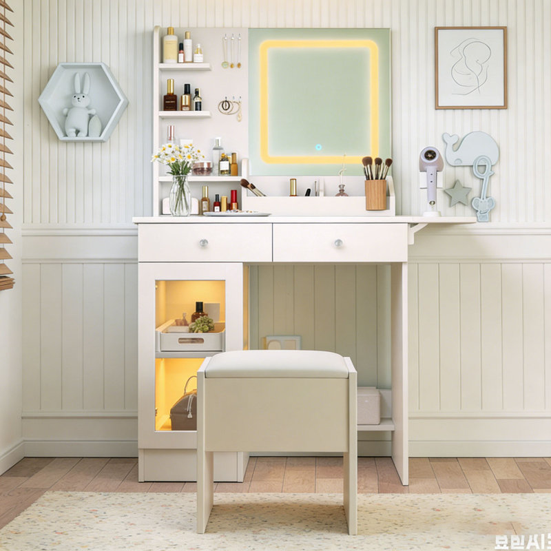 Petit bureau de coiffeuse avec miroir, lumières et chaise