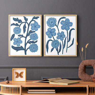 «Blue Folk Florals I», reproduction encadrée de qualité supérieure - prête à être accrochée - aucun clou requis - aucun clou requis