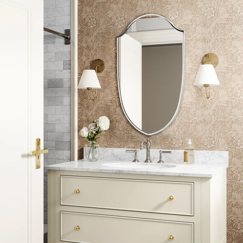 Miroir de salle de bain asymétrique en métal arqué 30 po H x 20 po Faus pour meuble-lavabo, commode, manteau de cheminée ou chambre à coucher