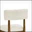 Ensemble de 2 chaises d'appoint Darla en chêne noyer avec tissu Sherpa beige, alliant confort et élégance pour les salles à manger modernes.