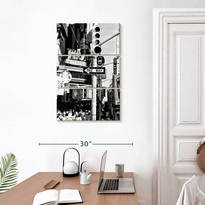 Nicci Traffic Light Times Square, 32" H x 20" W