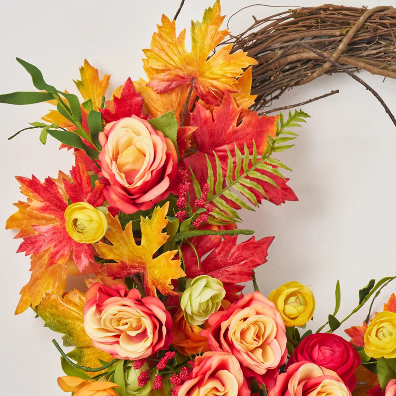 Couronne d'érable - Rose flamme et renoncule d'automne mixte avec feuillage rouge jaune vert