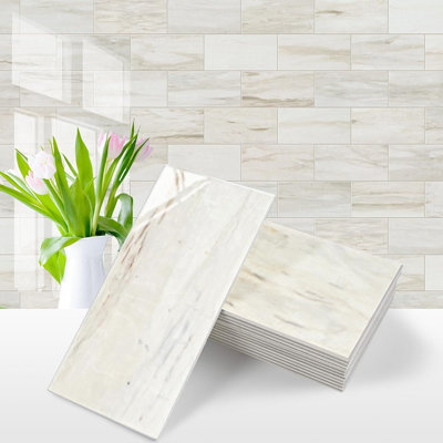 Carreaux de dosseret à grain de marbre en bois brillant avec coulis blanc