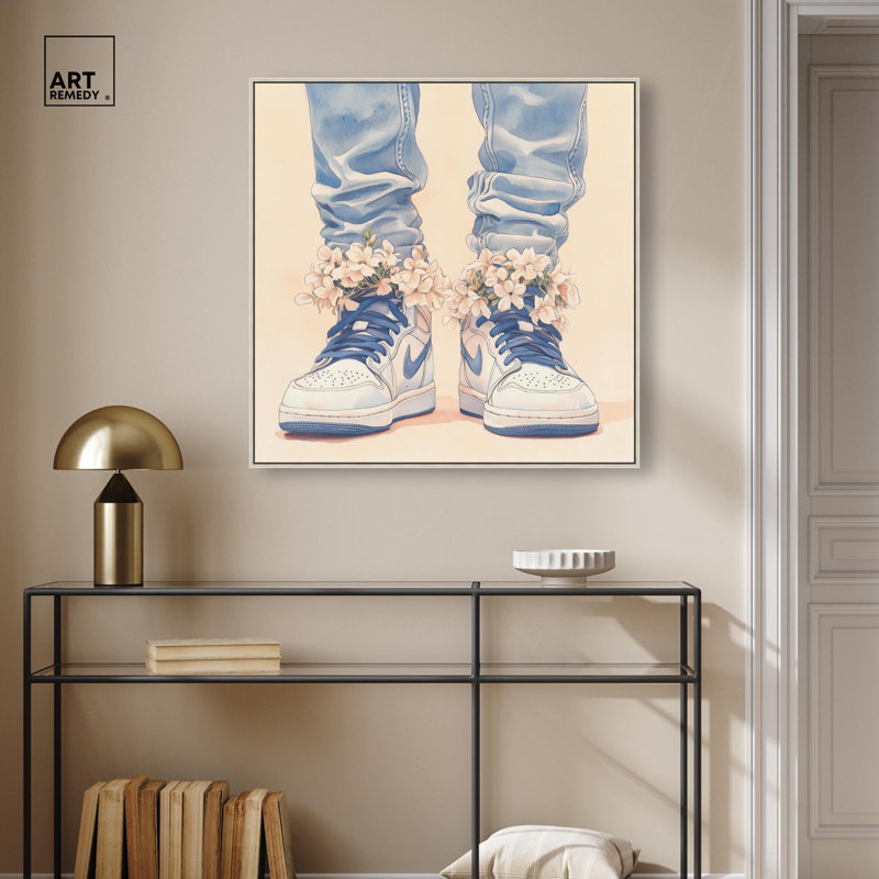 Art mural doux avec espadrilles bleues et fleurs Sneaker, H 25 po x l 25 po, Cadre flottant, Argent argent
