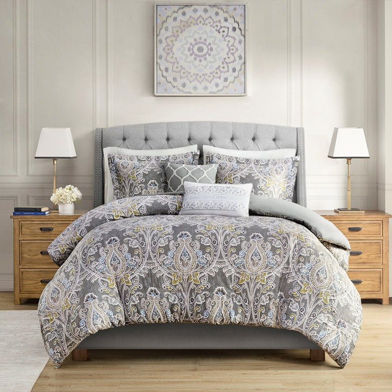Housse de couette grise en coton king avec accessoires de chambre doux et literie 5 pièces pour le lit. Garniture design.