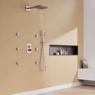 Robinet de douche mural avec valve brute Herathena