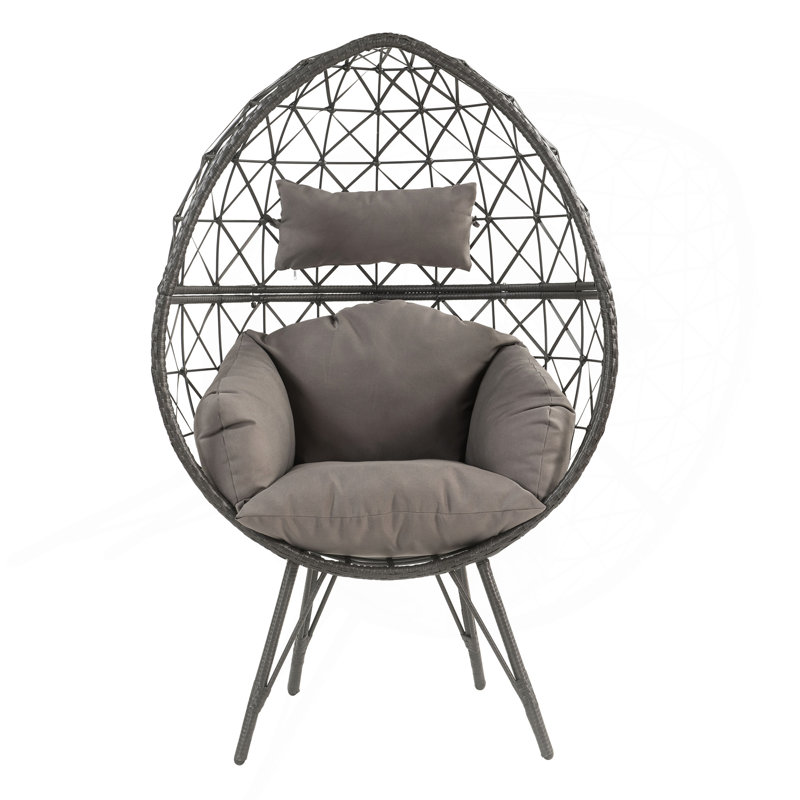 Chaise longue en tissu gris clair et osier noir
