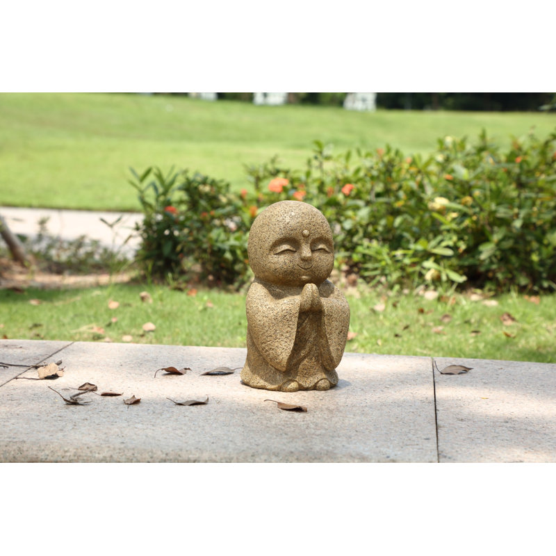 Statue Jizo japonais heureux et priant