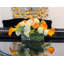 Pièce maîtresse de l'Action de grâce: lis calla orange et roses blanches