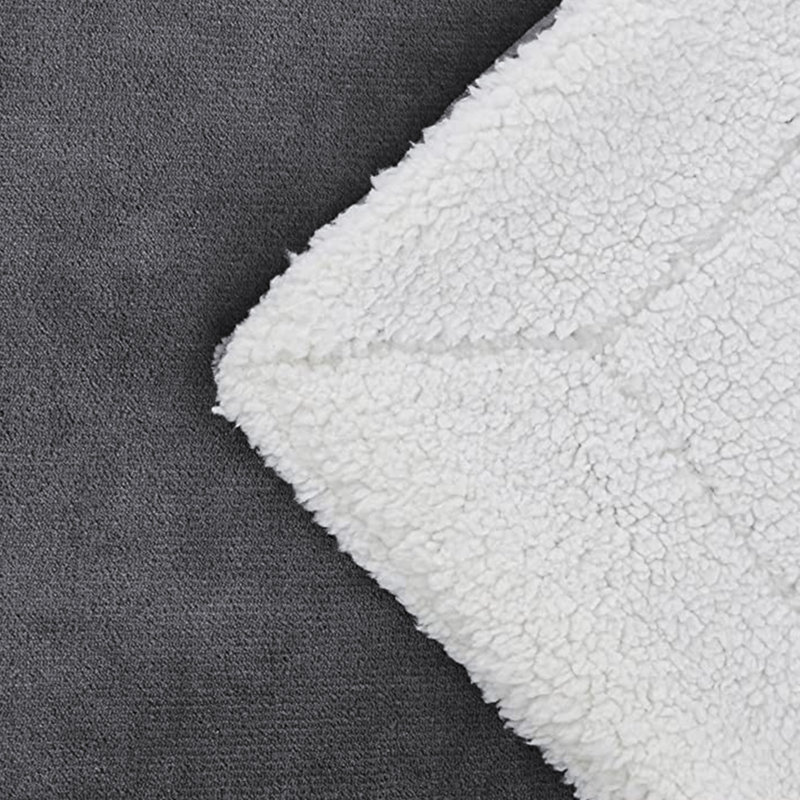 Couverture réversible en fausse fourrure et sherpa Cozy, Gris, L 60 po x l 50 po