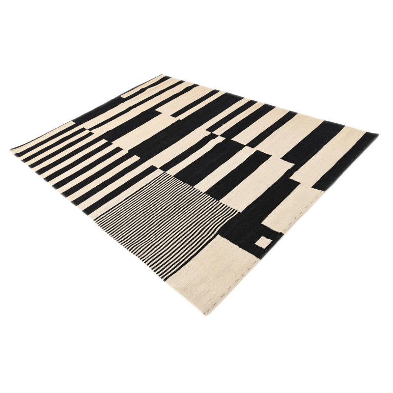 Tapis noir et blanc 5 pi 9 po x 7 pi 9 po Pinkerton