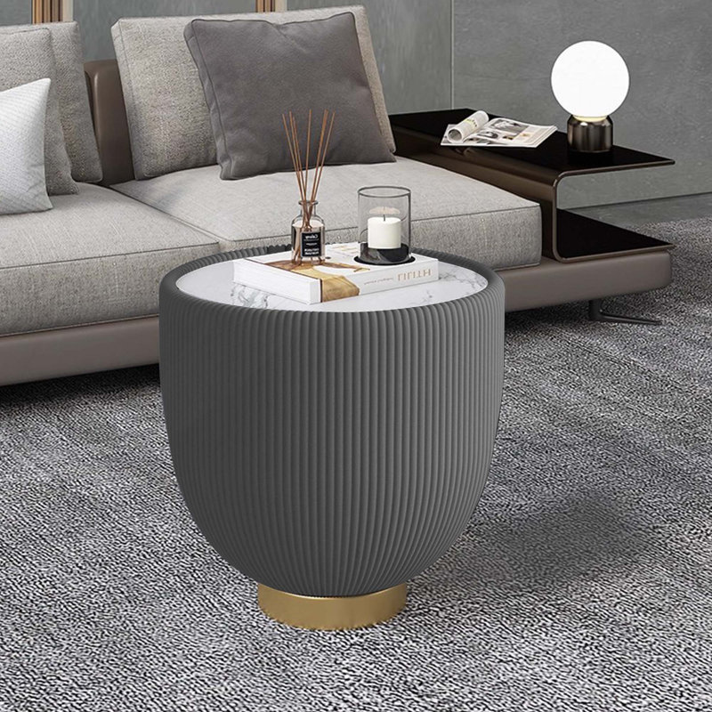 Table de bout de canapé de table en cuir fritté rond moderne de 1 pièce avec base en métal, table d'appoint luxueuse pour salon de décoration intérieure