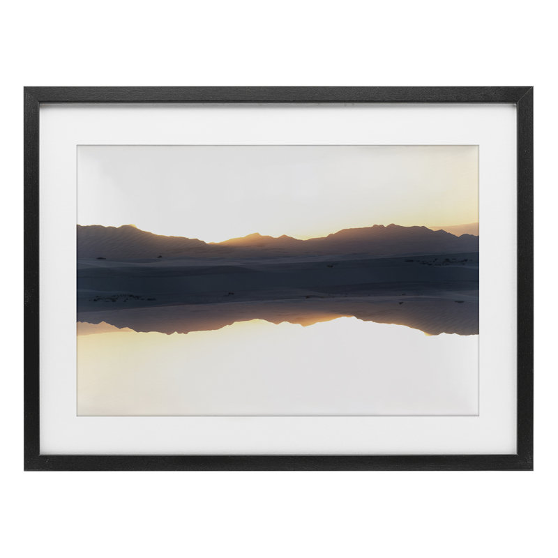 «Reflecting Mountain Dunes», reproduction sous verre encadrée, design par Robin Vandenabeele, H 14 po x l 20 po