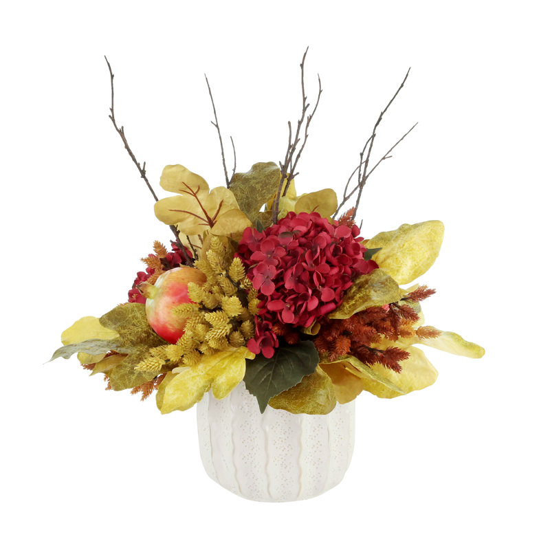 Arrangement d'automne dans un vase décoratif en céramique