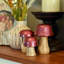 Champignons rouges métalliques