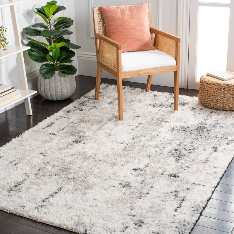 Tapis gris / ivoire à motif abstrait Mena, Rectangle 5 pi 5 po x 7 pi 7 po