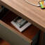 Bureau rectangulaire en bois manufacturé noyer avec 3 tiroirs-108598149