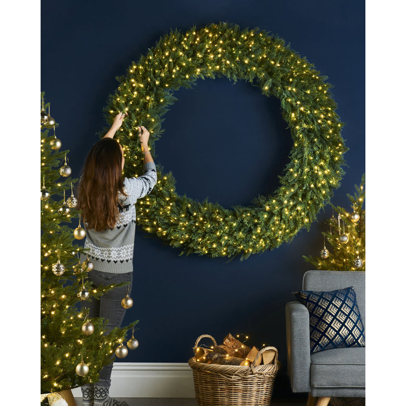 Pre-Lit Natural Fir Wreath with 450 LEDs, 1.5 m