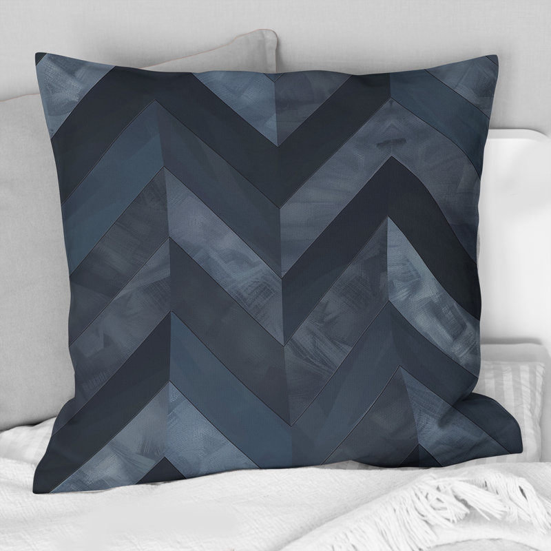 Coussin décoratif gris à motif de chevrons dynamiques II, H 18 po x l 18 po