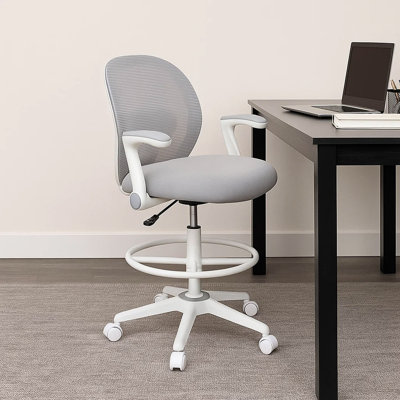 Tabouret de bureau pivotant, accoudoirs relevables et repose-pieds blanc, dossier en filet gris