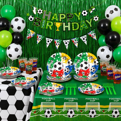 Ensemble de vaisselle jetable complet pour une fête de football (159 pièces) pour 24 invités : assiettes, gobelets, serviettes et couverts. Parfait pour un anniversaire de garçon sur le thème de la Coupe du Monde. Parfait pour la Coupe du Monde.