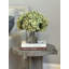 Hortensias dans un vase en verre-106608490-68378897