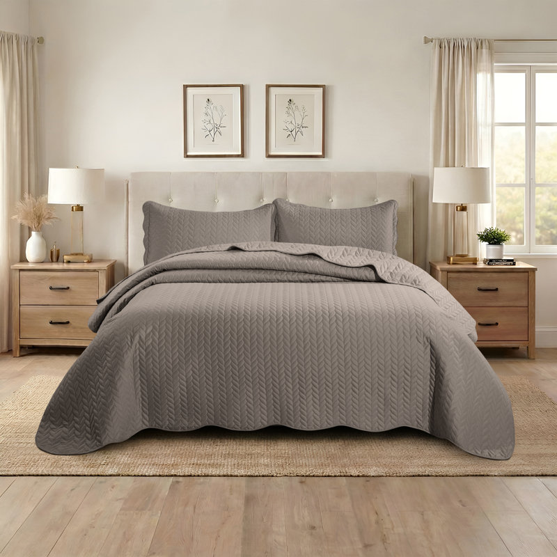 Embossed Quilted Bedspread Set – Ultra Soft Microfiber Coverlet With Pillow Shams, Hotel-Style Bedding For All Beds, Beige