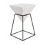 Table d'appoint géométrique inversée en bois blanc avec support en métal noir