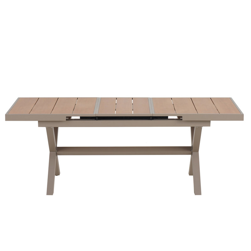 Découvrez la liberté de manger en plein air avec un ensemble flexible comprenant six chaises et une table qui s'étend de 62,9 à 82,6 pouces pour des arrangements personnalisés