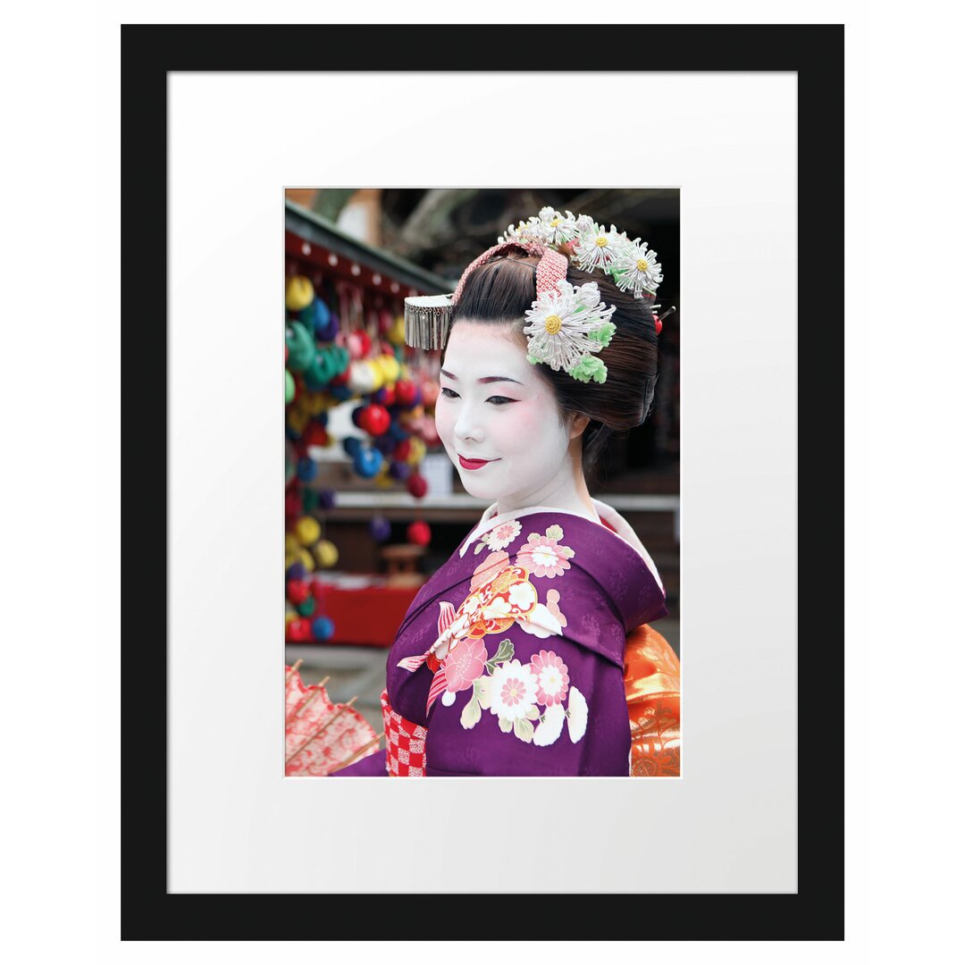 Anmutige Geisha mit Fächer Gerahmter Fotodruck