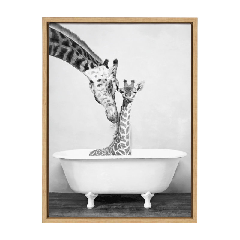«Giraffe In Tub» par Amy Peterson, reproduction d'art sur toile encadrée, H 24 po x l 18 po, Naturel