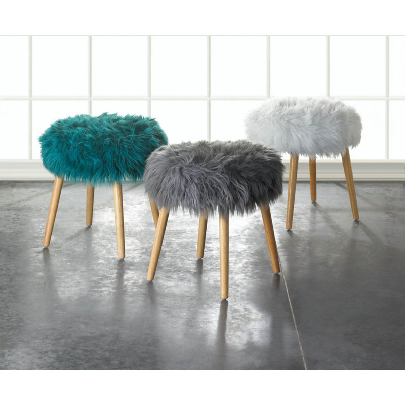 Tabouret en fausse fourrure turquoise | Fauteuil moelleux à pieds dorés, Bleu