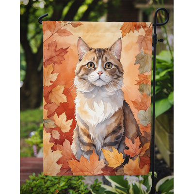 Chat en feuilles d'automne drapeau de jardin