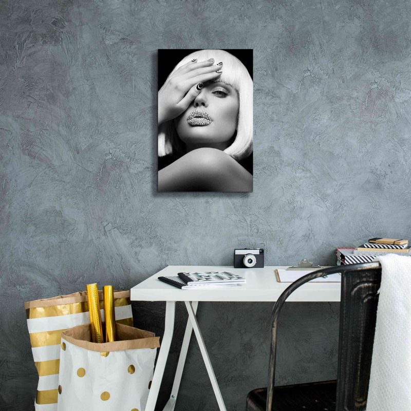 "Diamond Lips BW" par Design Fabrikken, H 18 po x l 12 po x P 0,75 po