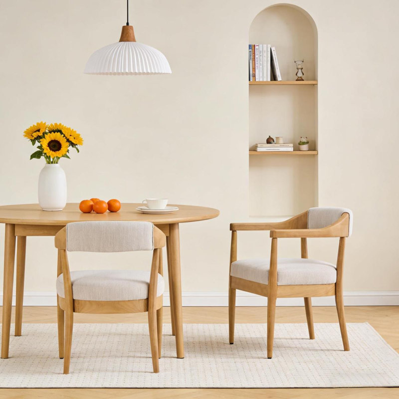 Structure en bois avec chaises rembourrées avec accoudoirs (ensemble de 2), naturel et beige