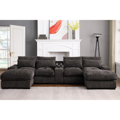 En forme de U avec 4 sièges, dossier à coussin mi-ferme, accoudoirs carrés, flanelle café, deux repose-pieds, console porte-gobelets et siège modulaire à 4 ports de charge, habillage en flanelle, encastré