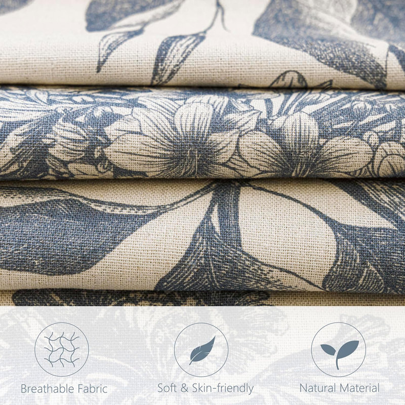 Coussin Society6 Floral and Birds III, Motif floral bleu