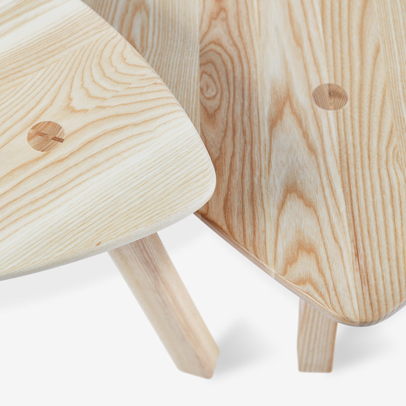 Table de bout triangulaire Solana, Bois de frêne naturel