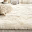 Tapis à poils longs blanc crème et moelleux Ebern Designs-1015689171-1022264486