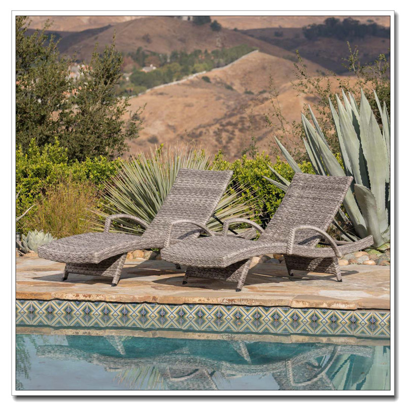 WICKER CHAISE LOUNGE