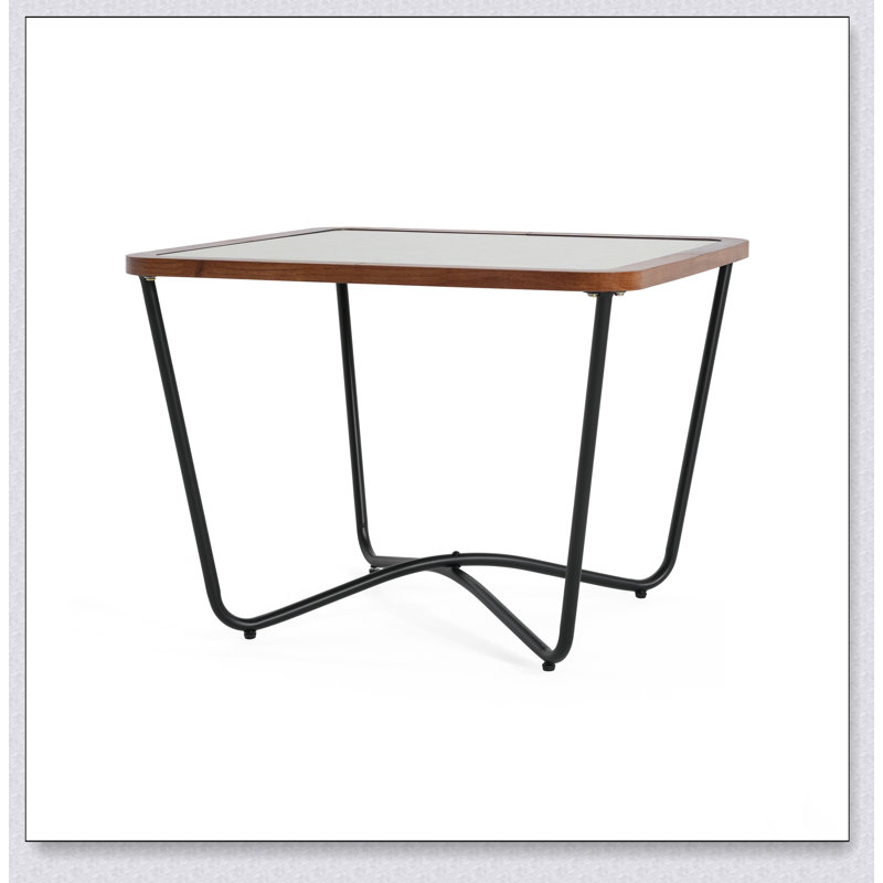 Table basse moderne carrée avec plateau en verre trempé et structure en métal robuste, parfaite pour les intérieurs contemporains et industriels.