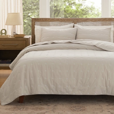 Bedsure 100% Cotton Quilt Set, Lightweight Soft Bed Coverlet, 3-Piece Cozy Stitching Comforter with 2 Pillow Shams in Embroidery Clover Pattern