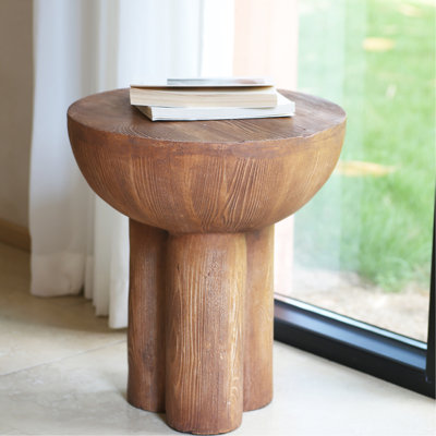 Table d'appoint brune à trois pieds pour terrasse, aspect bois, résistante aux variations de température, idéale pour un décor scandinave, 40,6 cm de profondeur, supporte les plantes, large, 6,7 kg