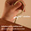 Cintres en bois pour garde-robe-619285779