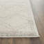 Tapis gris clair / ivoire à motif géométrique Ammundsen-461073996