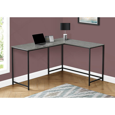 Bureau d'ordinateur d'angle en L avec une surface de travail spacieuse et une conception moderne peu encombrante pour la productivité du bureau à domicile.