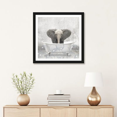 «Baby Elephant Bath» par Kimberly Allen, reproduction de photo sur toile tendue